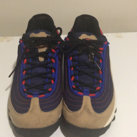 Sneakers - Picture 1 of 5